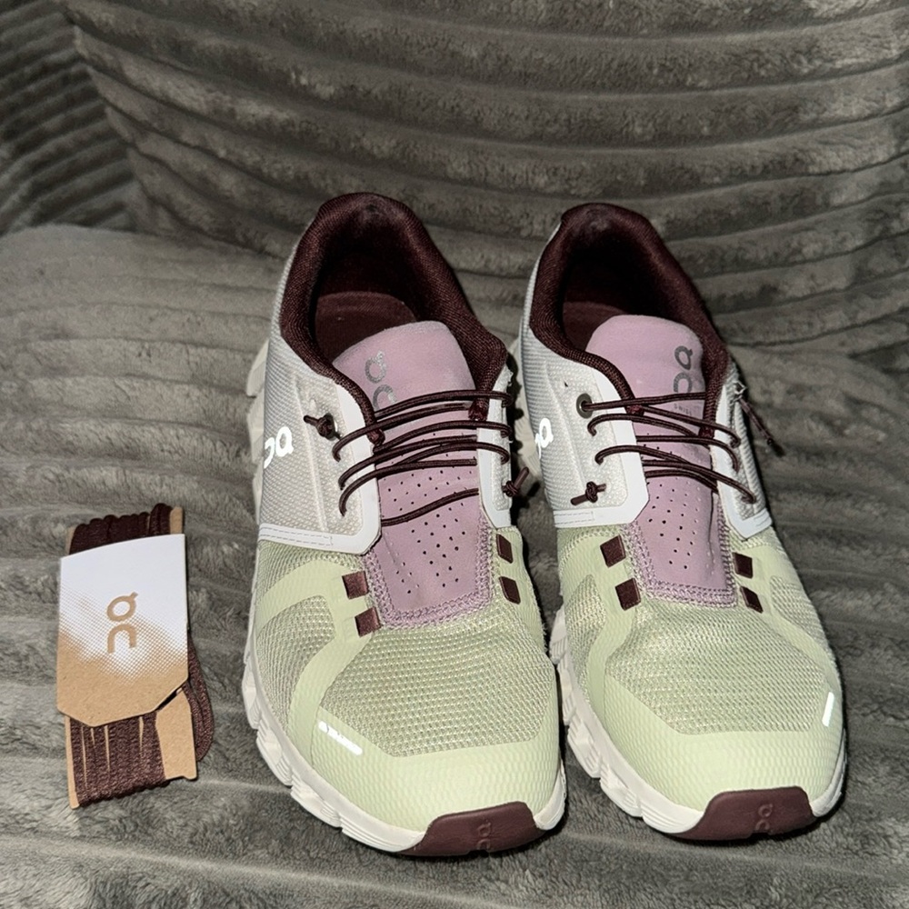 On Cloud 5 women’s size 8